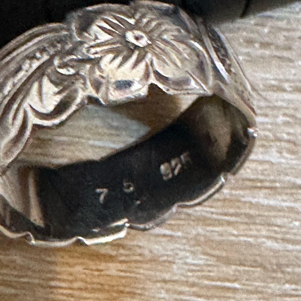 Vintage 925 Stamped Silver Floral Silver Ring Size 7.5 - Picture 2 of 6